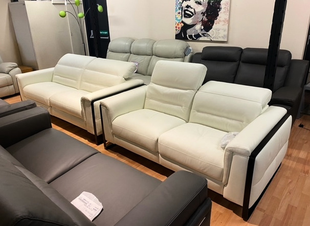 EMMINENCE ELECTRIC RECLINER 3 SEATER AND 2 SEATER WHITE £1999 (SWANSEA SUPERSTORE)