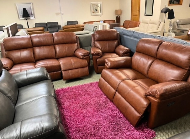 HOBART ELECTRIC RECLINER 3 SEATER AND 2 SEATER TAN £1999 (SWANSEA SUPERSTORE)
