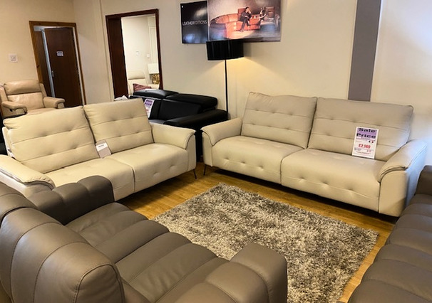 VICENZA 3 SEATER AND 2 SEATER CREAM £2999 (SWANSEA SUPERSTORE)