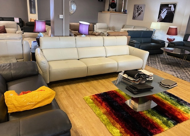 FRANCO FERRI GINEVRVA  LARGE SOFA CREAM £2499 (SWANSEA SUPERTSORE)