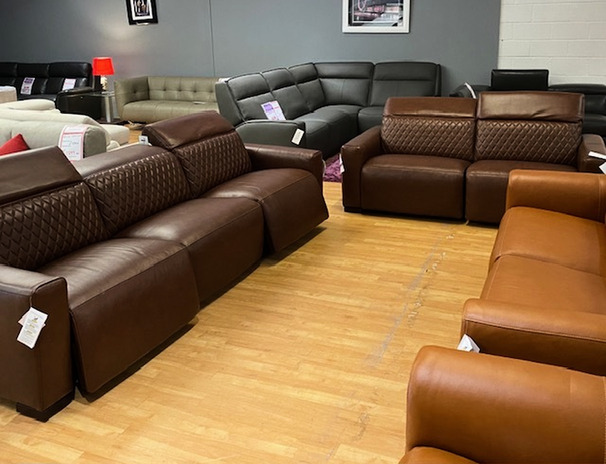KASPER LARGE ELECTRIC RECLINER 3 SEATER AND ELECTRIC RECLINER MIDI SOFA DARK BROWN £2999 (SWANSEA SUPERSTORE)