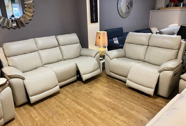 RICHMOND ELECTRIC RECLINER 3 SEATER AND 2 SEATER WITH ADJUSTABLE LUMBAR AND HEADRESTS -FROST £2799 (SWANSEA SUPERSTORE)