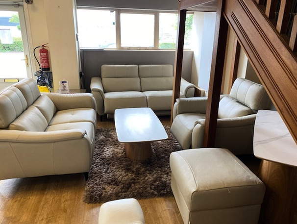 SACA ELECTRIC RECLINER 3 SEATER, STATIC 2 SEATER POWER CHAIR AND STOOL IVORY £2999 (SWANSEA SUPERSTORE)
