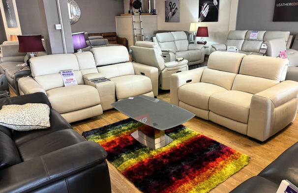 COLOGNE ELECTRIC RECLINER 3 SEATER AND 2 SEATER WITH SURROUND SOUND CREAM £2999 (SWANSEA SUPERSTORE)
