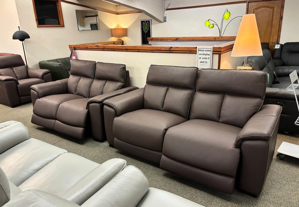 BERGERAC ELEC TRIC RECLINER 3 SEATER AND 2 SEATE MINK BROWN £1999 (SWANSEA SUPERSTORE)